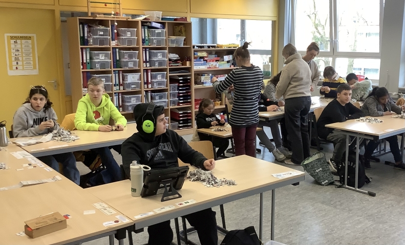 2024 12 18 Papierschopfen Kl.8 034